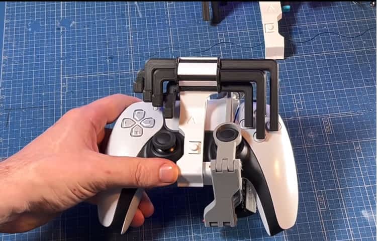 【PS5摇杆】单手让你!网友3D列印自制「单手摇杆」!游戏《双人成行》也可单人成行!